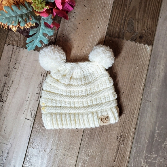 C.C. Baby Cream Colored Knit Pom Pom Beanie Winter Hat 100% Acrylic - Picture 1 of 8